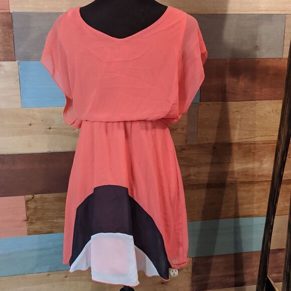 💜 5/$25 small pink and black and white dress - Picture 2 of 3